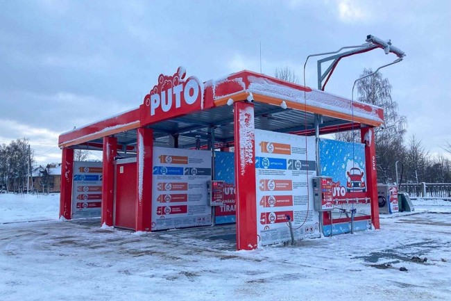 PUTO self-service car wash in Brocēni with a snowy landscape and winter washing programs.