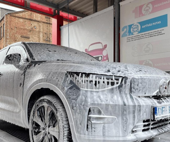 Car being washed with active foam at PUTO self-service car wash.