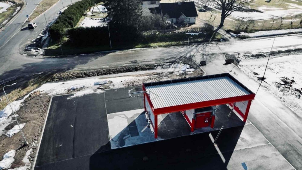 The new PUTO self-service car wash in Ragana, viewed from above.